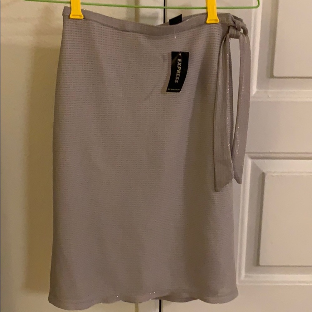 Express silver shiny skirt size XS